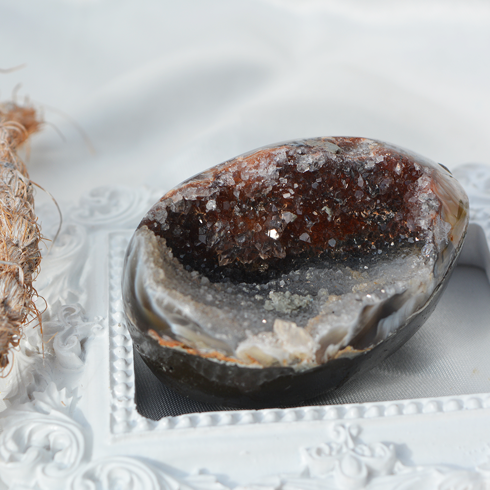 Ahat druzy egg