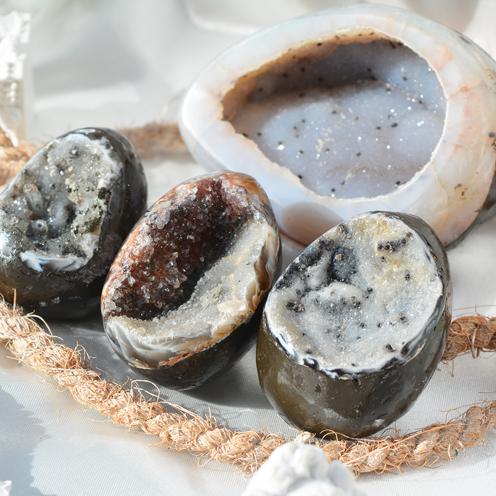 Ahat druzy egg