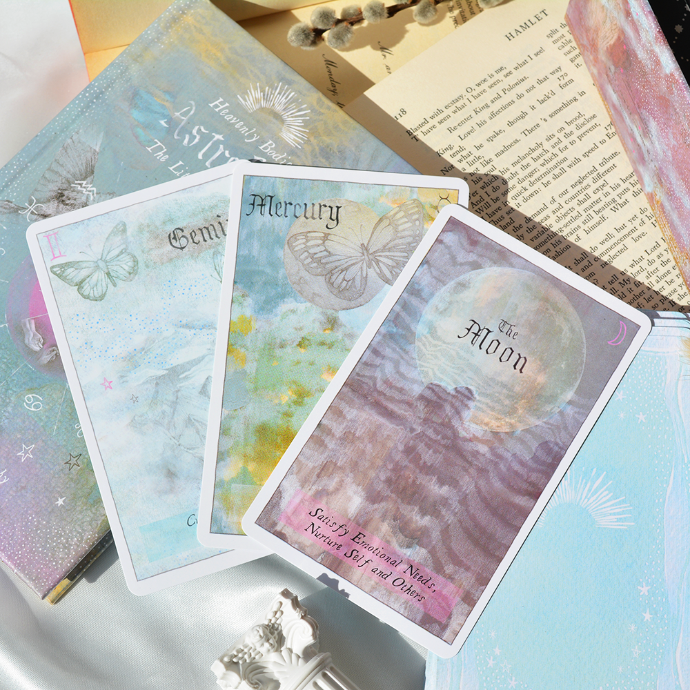 Astrološka knjiga in karte Heavenly bodies