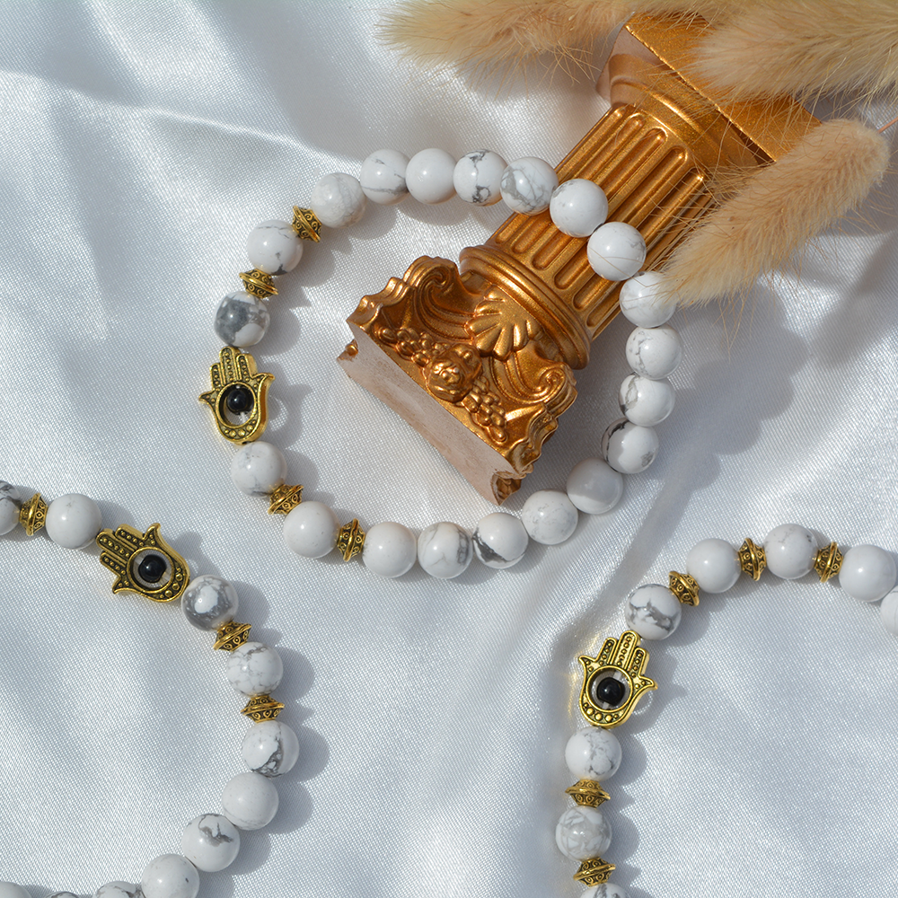 Howlite in hamsa hand zapestnica
