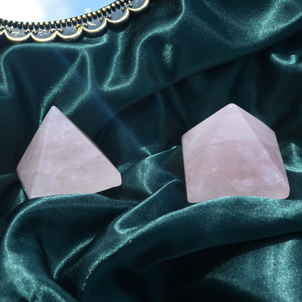 Rose quartz piramida