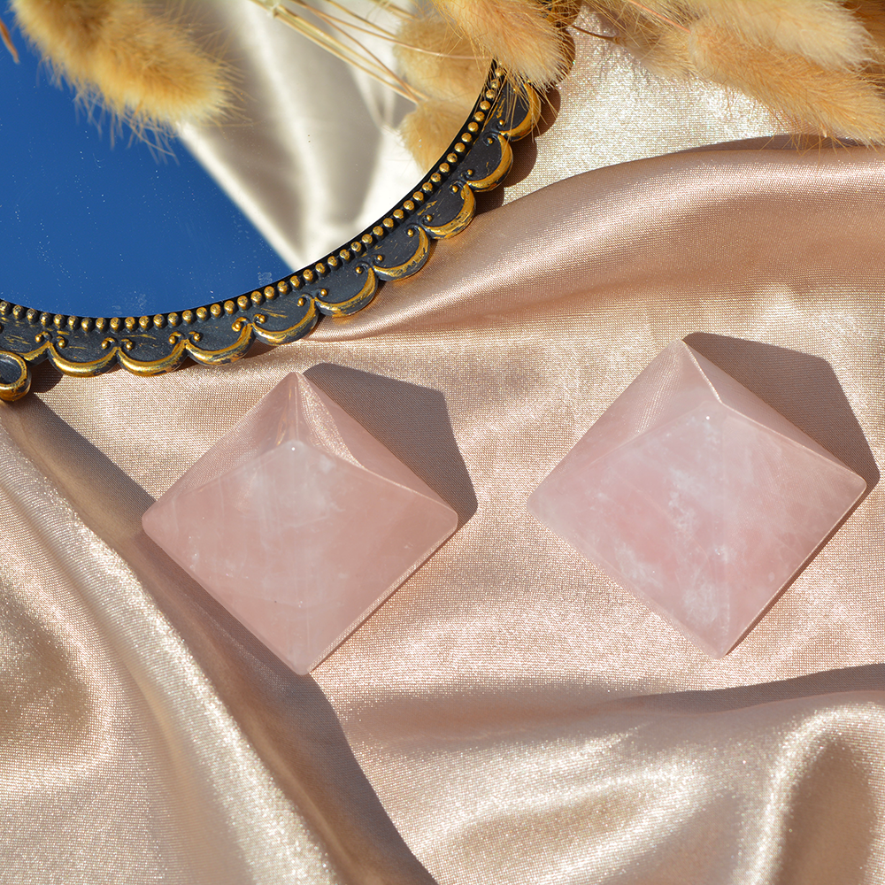 Rose quartz piramida